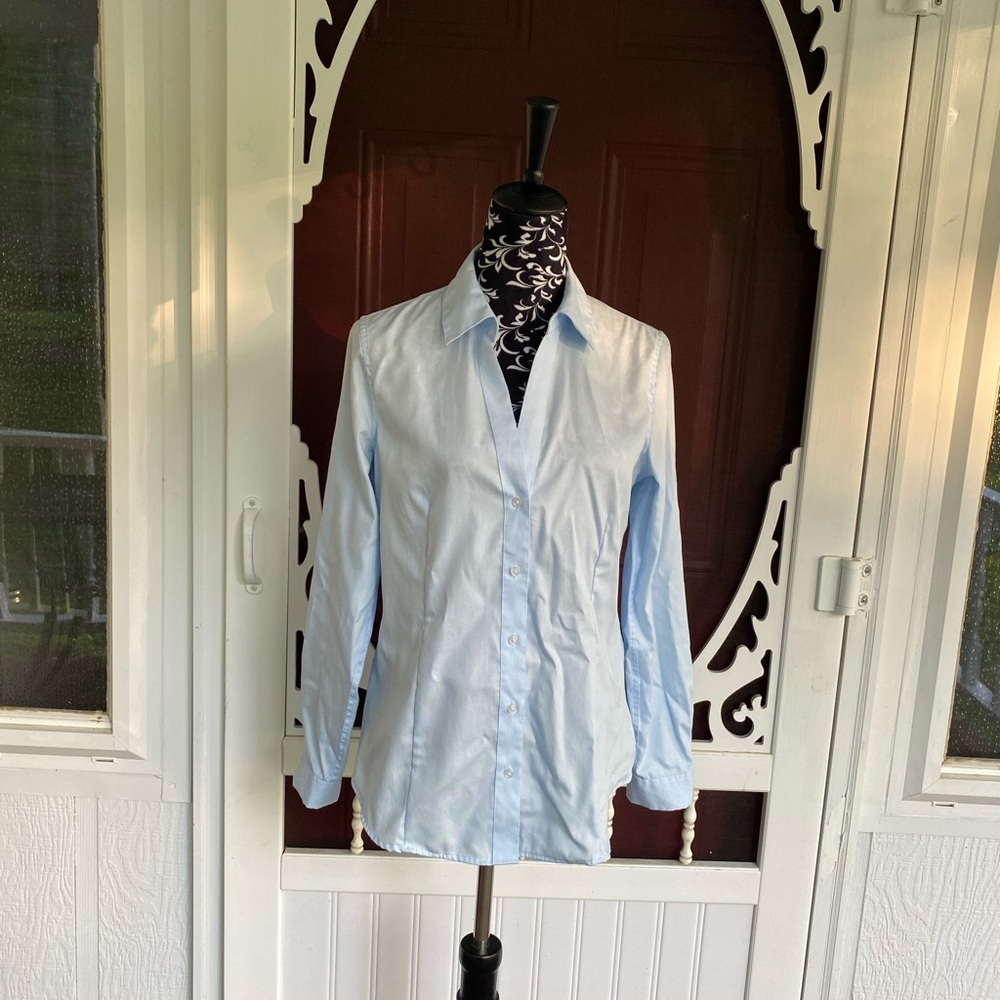Light Blue Women's Button-Up Shirt - Classic Collared Top